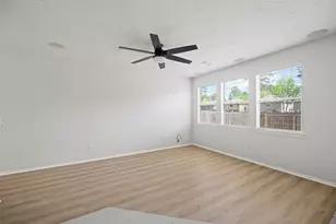 235 W Stedhill Loop, The Woodlands, TX 77384 - Photo 4