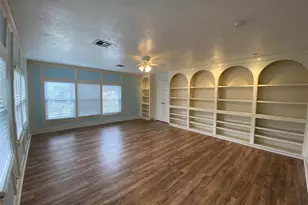 911 Hawthorne Rd, Clear Lake Shores, TX 77565 - Photo 16