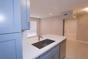 2201 Fountain View Dr, Houston, TX 77057 - Photo 6