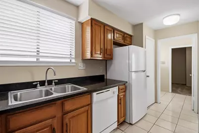8807 Lakeside Forest Drive, Houston, TX 77088 - Photo 6