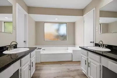 8807 Lakeside Forest Drive, Houston, TX 77088 - Photo 12