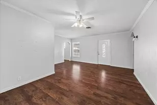 421 Dwire Dr, La Porte, TX 77571 - Photo 2