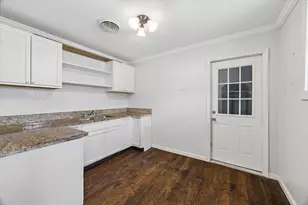 421 Dwire Dr, La Porte, TX 77571 - Photo 4