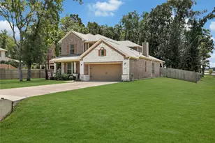 16102 Hidalgo St, Conroe, TX 77303 - Photo 2
