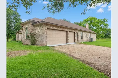 530 Chisolm Trail, Wallis, TX 77485 - Photo 4