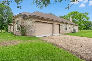 530 Chisolm Trail, Wallis, TX 77485 - Photo 4
