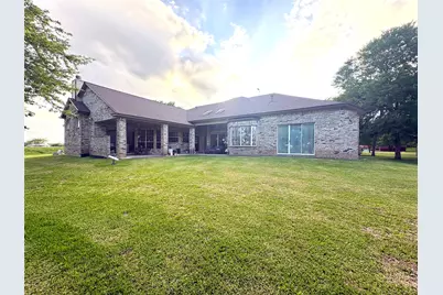 530 Chisolm Trail, Wallis, TX 77485 - Photo 4