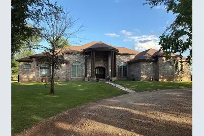 530 Chisolm Trail, Wallis, TX 77485 - Photo 2