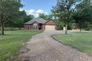 530 Chisolm Trail, Wallis, TX 77485 - Photo 6