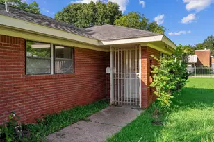 7333 Cayton St, Houston, TX 77061 - Photo 4