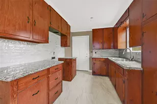 13210 Flagstaff Ln, Houston, TX 77049 - Photo 8