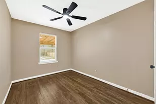 13210 Flagstaff Ln, Houston, TX 77049 - Photo 10