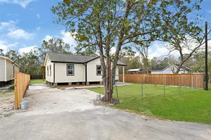 13210 Flagstaff Ln, Houston, TX 77049 - Photo 2