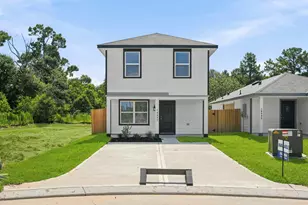 10831 N Baron Vlg Dr, Conroe, TX 77306 - Photo 2