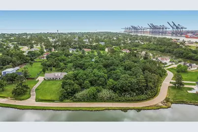 3515 E Bayou Drive, Shoreacres, TX 77571 - Photo 2