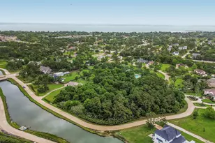 3515 E Bayou Dr, Shoreacres, TX 77571 - Photo 1