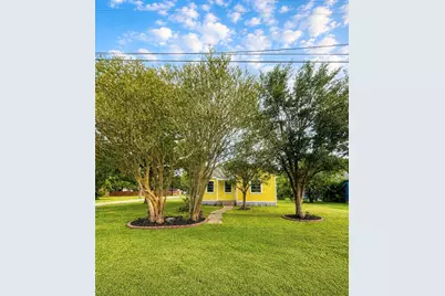 1109 4th Street, Palacios, TX 77465 - Photo 2
