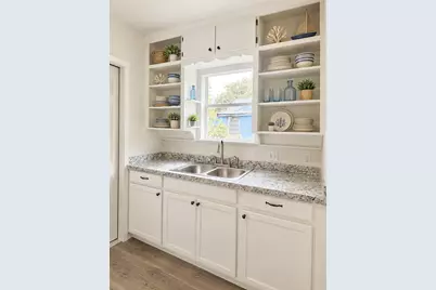 1109 4th Street, Palacios, TX 77465 - Photo 8