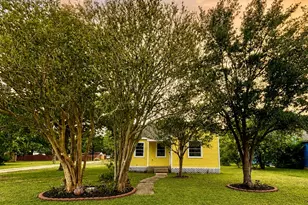 1109 4th St, Palacios, TX 77465 - Photo 4