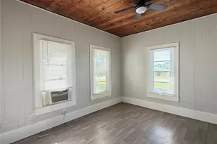5922 Railroad St, Wallis, TX 77485 - Photo 10