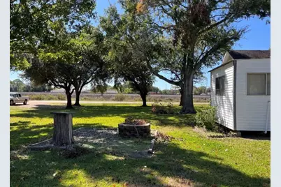 5922 Railroad Street, Wallis, TX 77485 - Photo 12