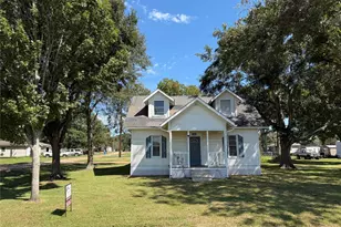 5922 Railroad St, Wallis, TX 77485 - Photo 2