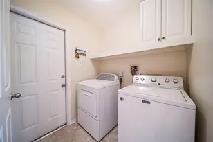 74 E Lakeridge Dr, The Woodlands, TX 77381 - Photo 12