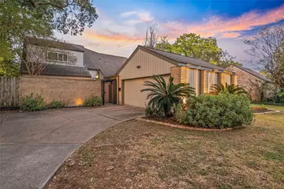 10218 Burgoyne Road, Houston, TX 77042 - Photo 2