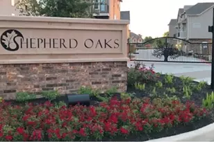 1010 Shepherd Oaks Dr, Houston, TX 77018 - Photo 2