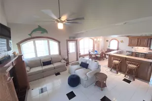 111 Kona Dr, Tiki Island, TX 77554 - Photo 8