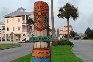 111 Kona Dr, Tiki Island, TX 77554 - Photo 4