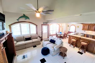 111 Kona Dr, Tiki Island, TX 77554 - Photo 10