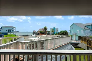 111 Kona Dr, Tiki Island, TX 77554 - Photo 24