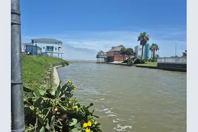 111 Kona Drive, Tiki Island, TX 77554 - Photo 6