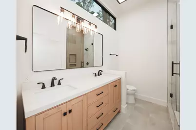 203 S Pathfinders Circle, The Woodlands, TX 77381 - Photo 16