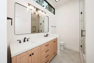 203 S Pathfinders Cir, The Woodlands, TX 77381 - Photo 16