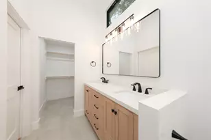 203 S Pathfinders Cir, The Woodlands, TX 77381 - Photo 22