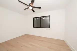 203 S Pathfinders Cir, The Woodlands, TX 77381 - Photo 14