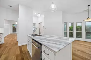 1533 Nevada St, Houston, TX 77006 - Photo 10