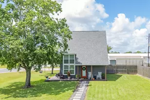 201 Texas Ave S, Anahuac, TX 77514 - Photo 14
