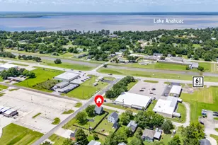 201 Texas Ave S, Anahuac, TX 77514 - Photo 4
