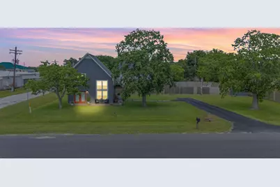 201 Texas Avenue S, Anahuac, TX 77514 - Photo 1
