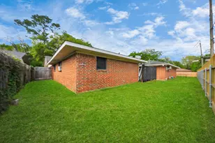 2213 Mockingbird St, Baytown, TX 77520 - Photo 36