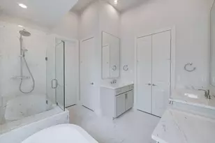 8710 Park Kolbe Ln, Houston, TX 77080 - Photo 12