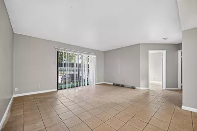 2814 S Bartell Drive #9, Houston, TX 77054 - Photo 8