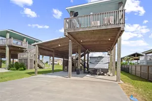 113 Ocean Tide Dr, Crystal Beach, TX 77650 - Photo 2
