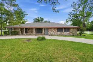 10240 Post Oak Dr, Conroe, TX 77385 - Photo 2