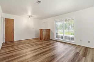 10240 Post Oak Dr, Conroe, TX 77385 - Photo 10