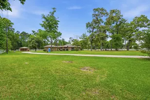 10240 Post Oak Dr, Conroe, TX 77385 - Photo 4