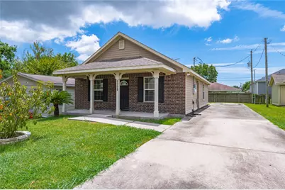 2621 31st Avenue N, Texas City, TX 77590 - Photo 1